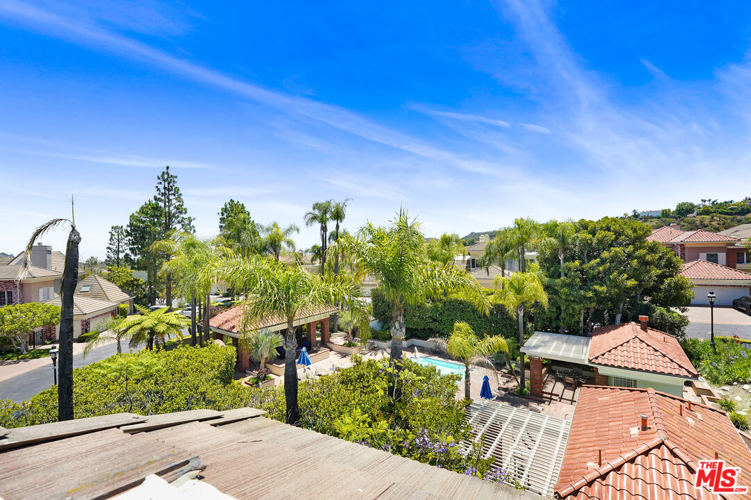 12320 Ridge Circle Los Angeles, CA 90049 - Photo 32 of 38