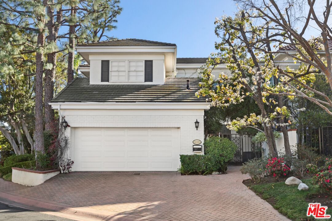 12320 Ridge Circle Los Angeles, CA 90049 - Photo 34 of 38 a front view of a house with yard