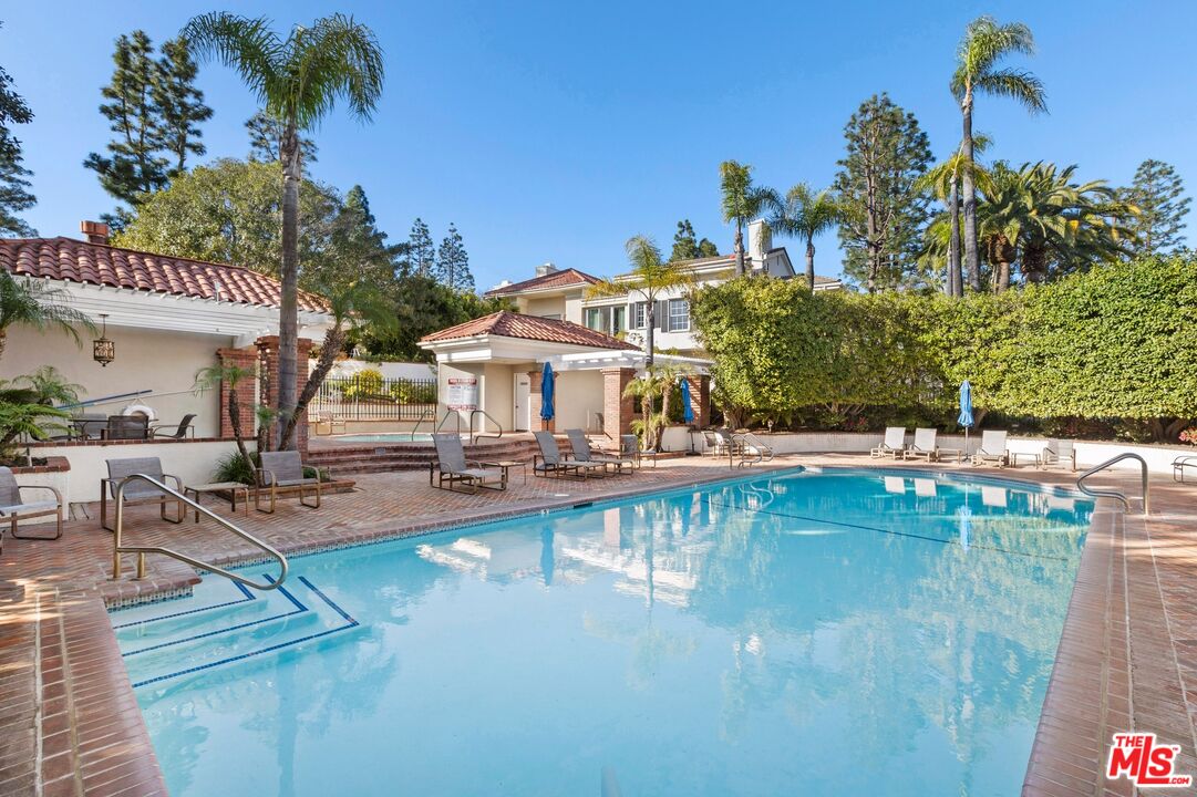 12320 Ridge Circle Los Angeles, CA 90049 - Photo 36 of 38 a view of a swimming pool with lounge chairs