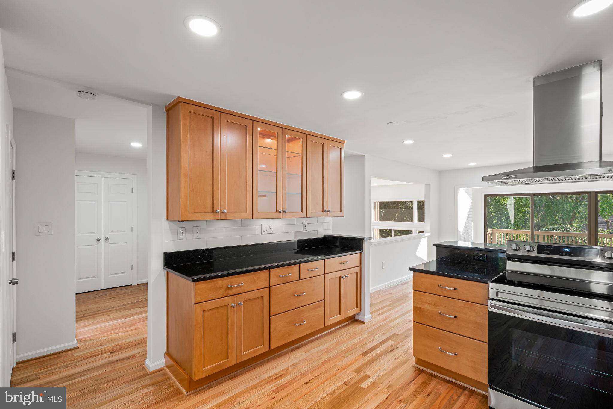 11446 Links Drive Reston, VA 20190 - Photo 10 of 87 Gorgeous 42" Cabinetry