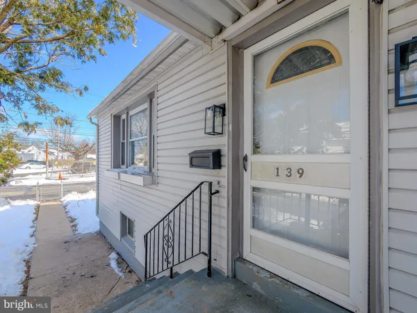 $325,000 | 139 Talbot Avenue, Holmes, PA 19043
