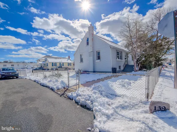 $325,000 | 139 Talbot Avenue, Holmes, PA 19043