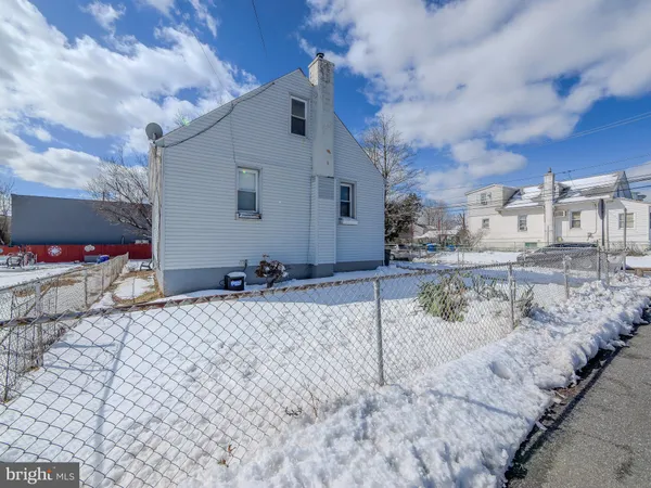 $325,000 | 139 Talbot Avenue, Holmes, PA 19043