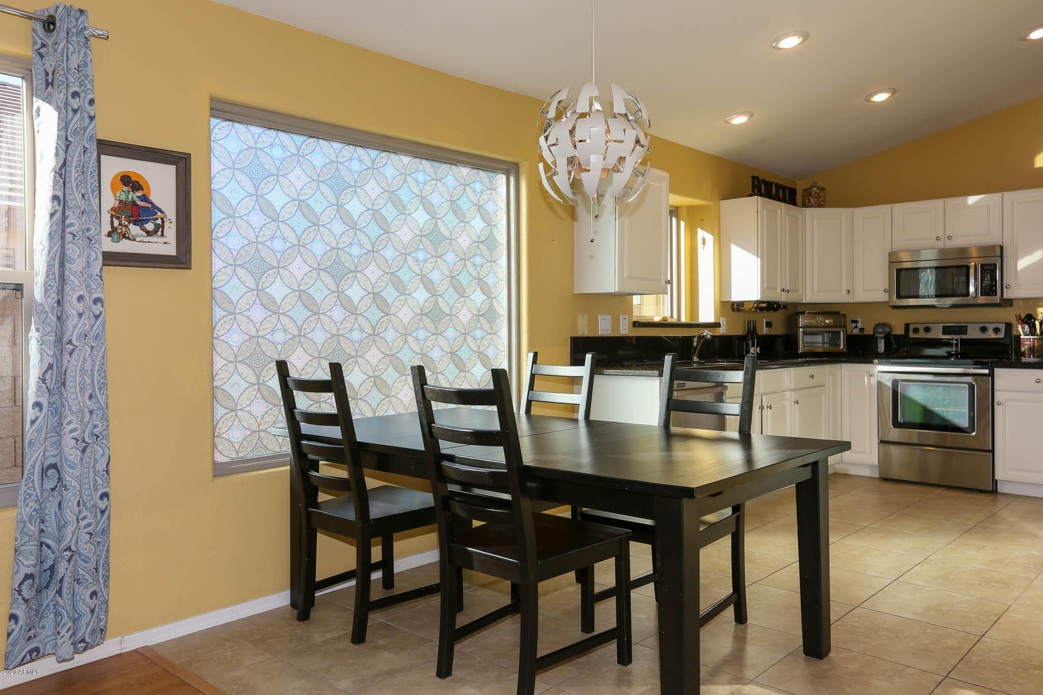 2083 East Willow Wick Road Gilbert, AZ 85296 - Photo 12 of 39 Breakfast Area-Kitchenjpg