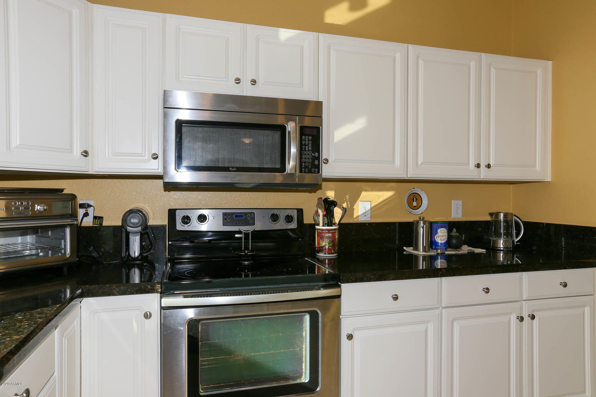 2083 East Willow Wick Road Gilbert, AZ 85296 - Photo 15 of 39 Kitchen-Range
