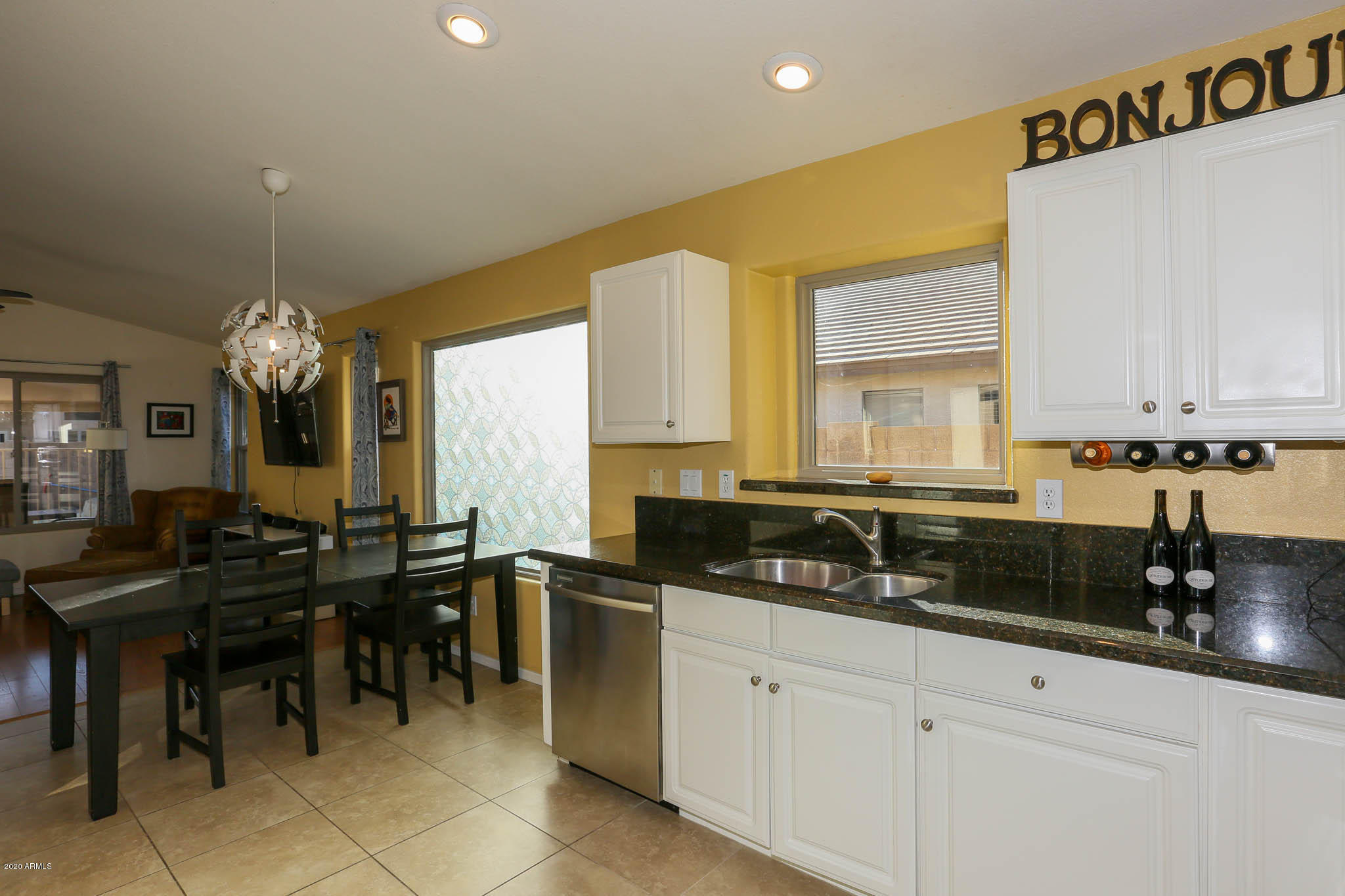 2083 East Willow Wick Road Gilbert, AZ 85296 - Photo 16 of 39 Kitchen2