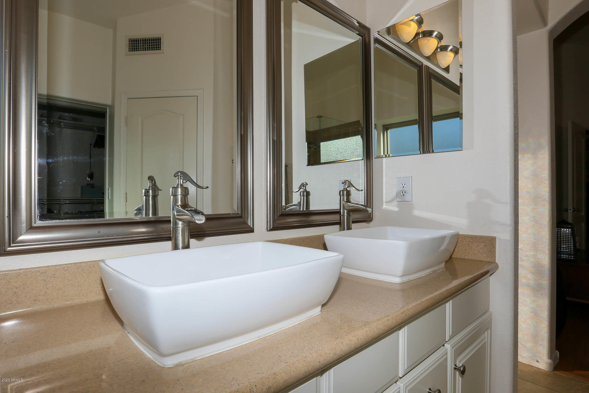 2083 East Willow Wick Road Gilbert, AZ 85296 - Photo 22 of 39 Master bath3