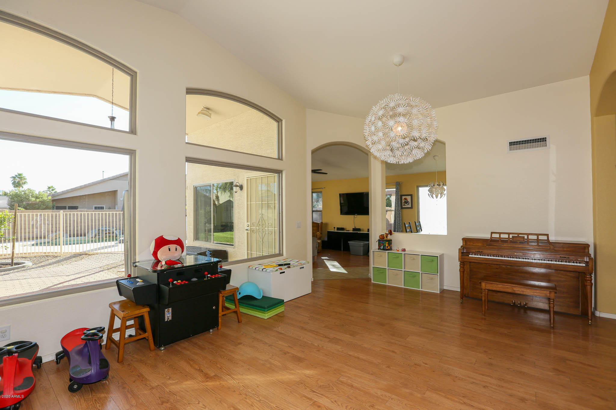2083 East Willow Wick Road Gilbert, AZ 85296 - Photo 5 of 39 Living-Dining Room