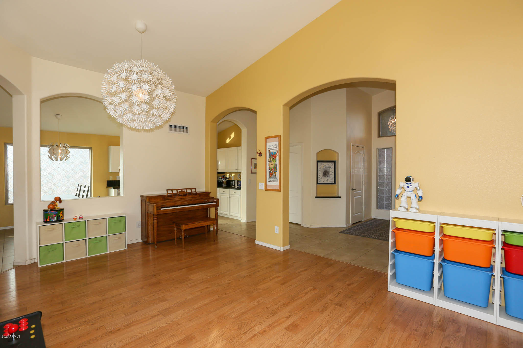 2083 East Willow Wick Road Gilbert, AZ 85296 - Photo 6 of 39 Living-Dining room2