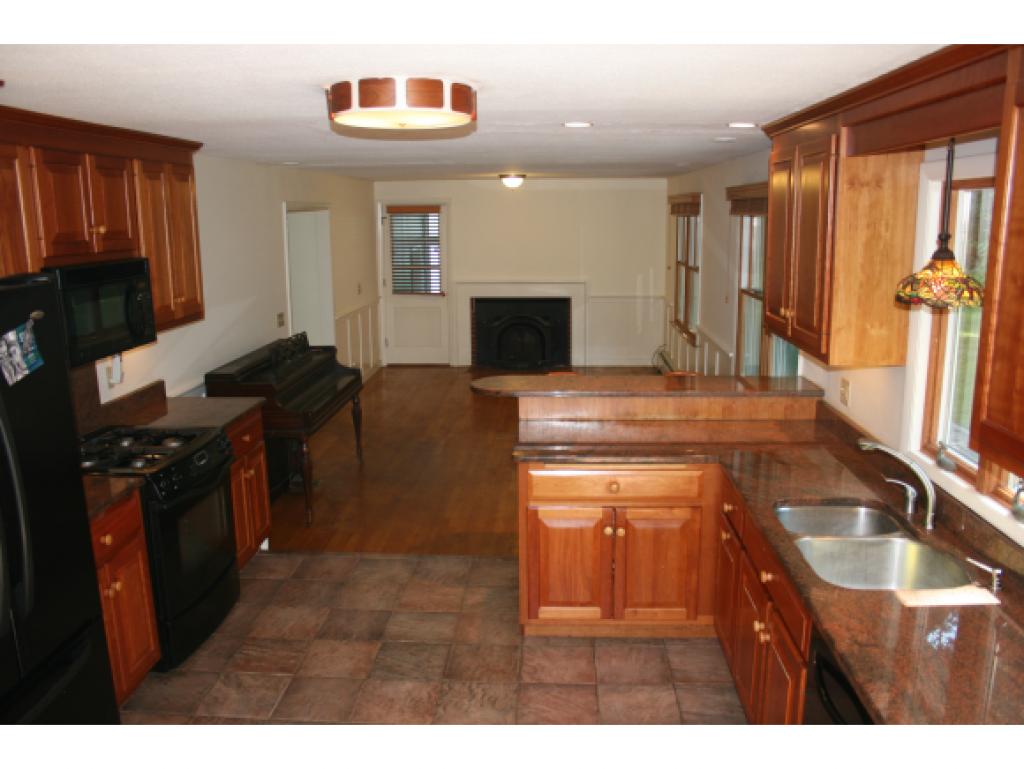 26 Harding Road Portsmouth, NH 03801 - Photo 3 of 29