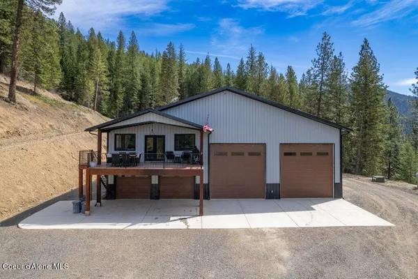 $979,000 | 3835 Pine Creek Road, Pinehurst, ID 83850