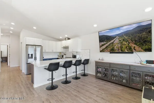 $979,000 | 3835 Pine Creek Road, Pinehurst, ID 83850
