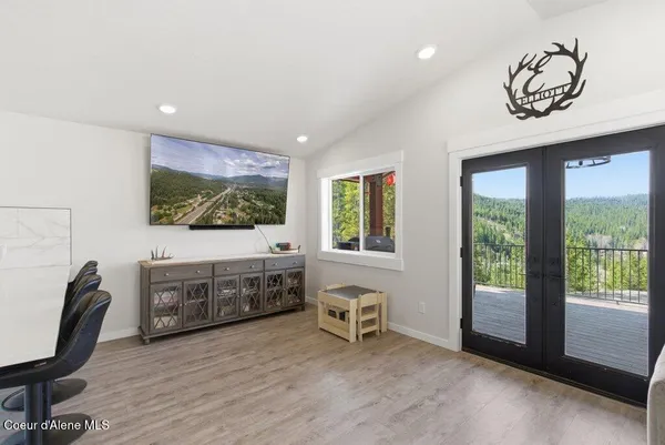 $979,000 | 3835 Pine Creek Road, Pinehurst, ID 83850