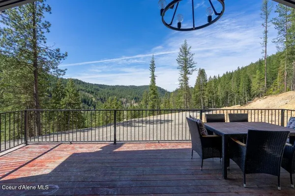 $979,000 | 3835 Pine Creek Road, Pinehurst, ID 83850