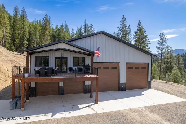 $979,000 | 3835 Pine Creek Road, Pinehurst, ID 83850