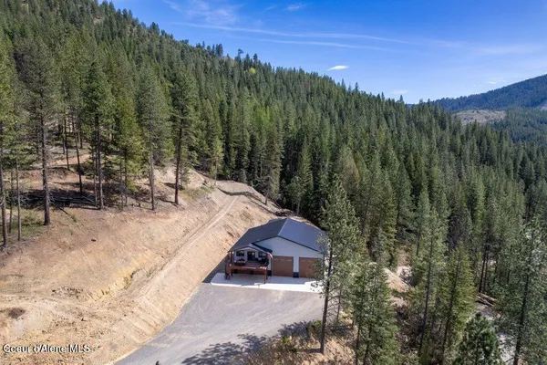 $979,000 | 3835 Pine Creek Road, Pinehurst, ID 83850