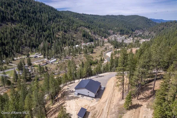 $979,000 | 3835 Pine Creek Road, Pinehurst, ID 83850