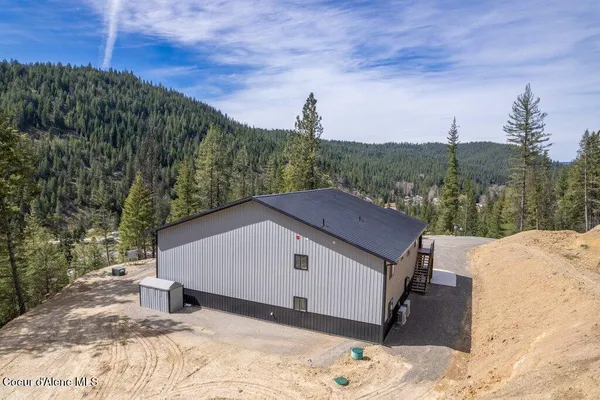 $979,000 | 3835 Pine Creek Road, Pinehurst, ID 83850