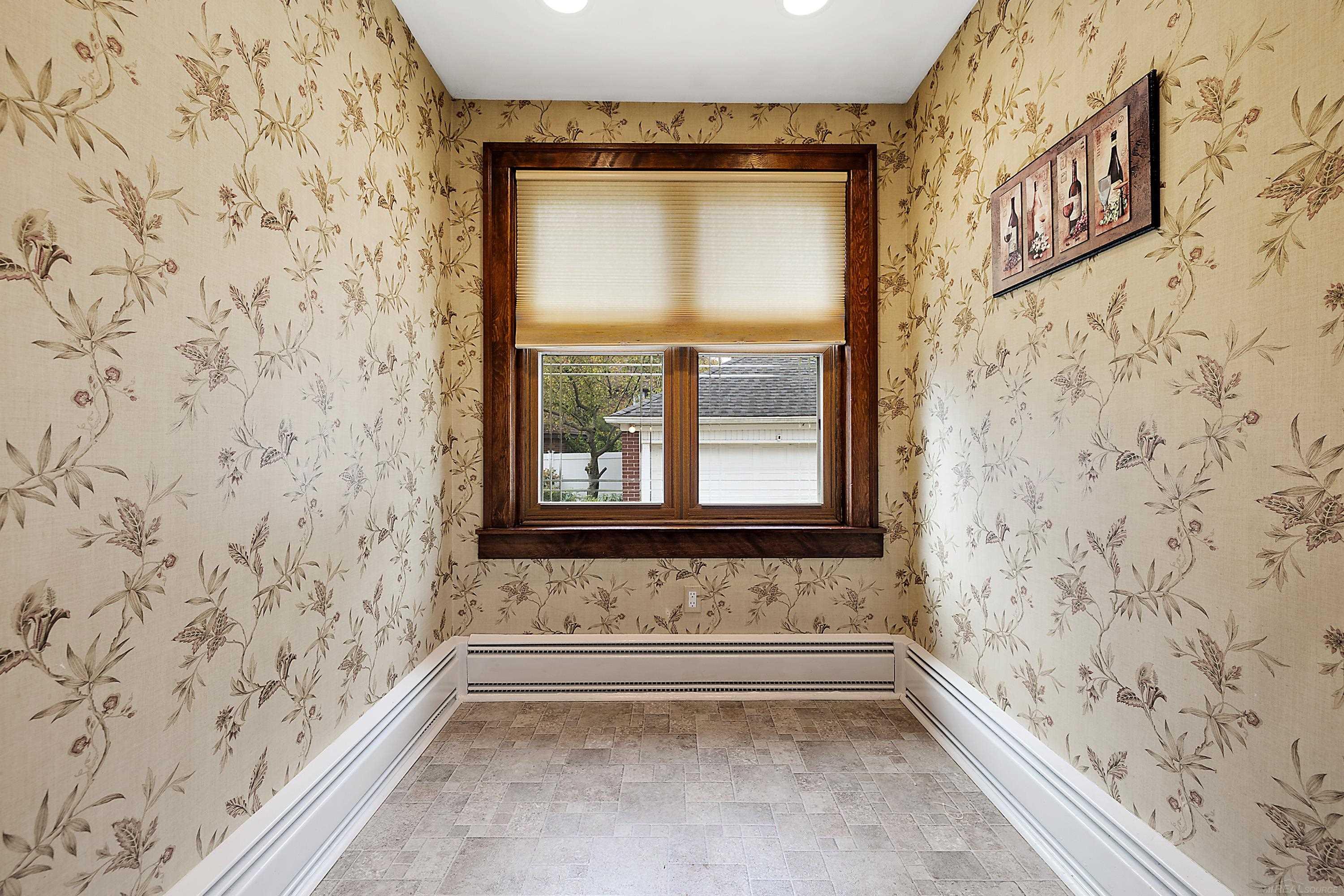 1371 Bedford Road Grosse Pointe, MI 48230 - Photo 19 of 44 50124154-20.JPG