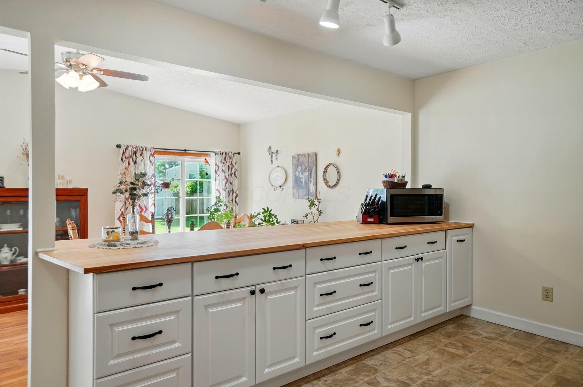 3784 Hendron Road Groveport, OH 43125 - Photo 13 of 40 017