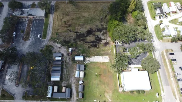 a view of yard with green space