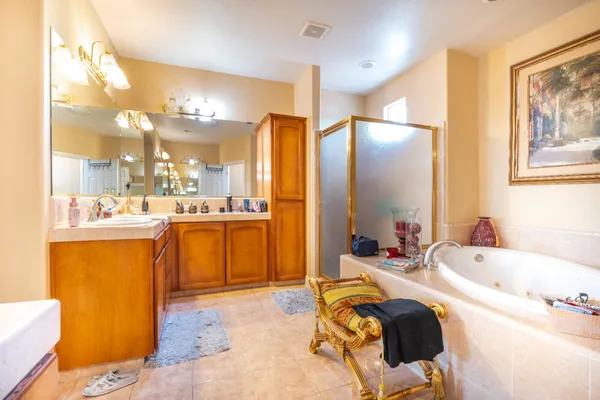$849,900 | 9655 North Willey Court, Fresno, CA 93720