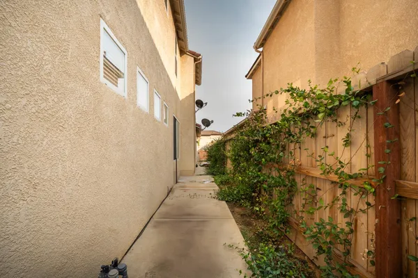 $849,900 | 9655 North Willey Court, Fresno, CA 93720