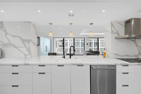 $2,880,000 | 10205 Collins Avenue, Unit 604, Bal Harbour, FL 33154
