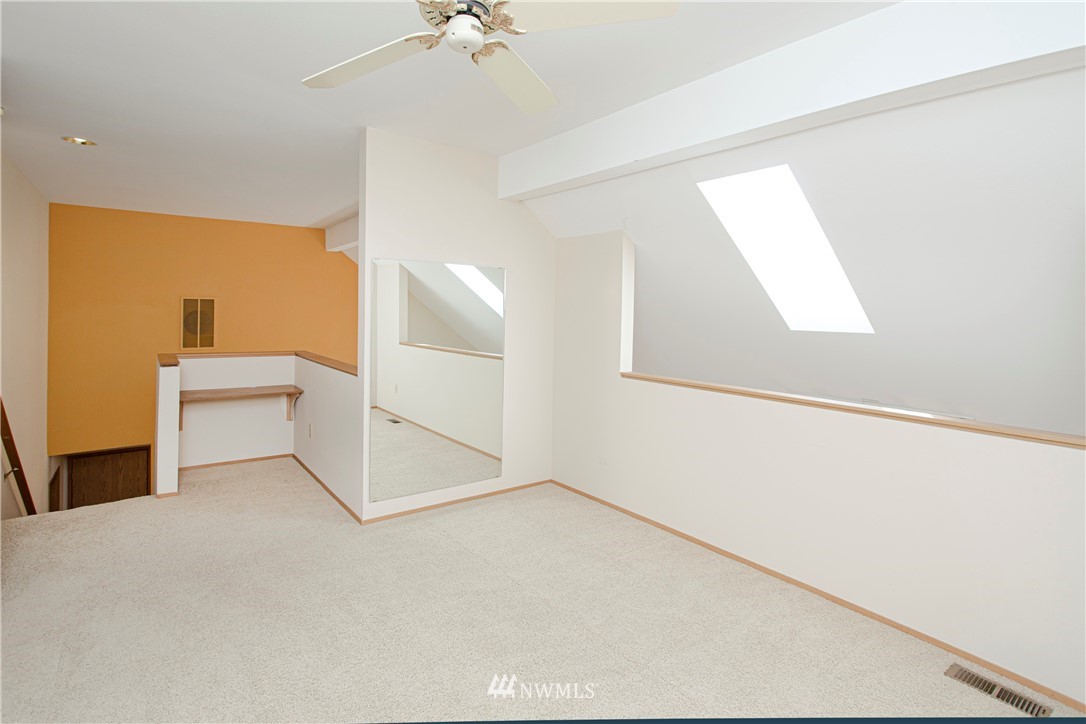 2070 Southeast 8th Place Renton, WA 98057 - Photo 12 of 38 Gallery Image 12