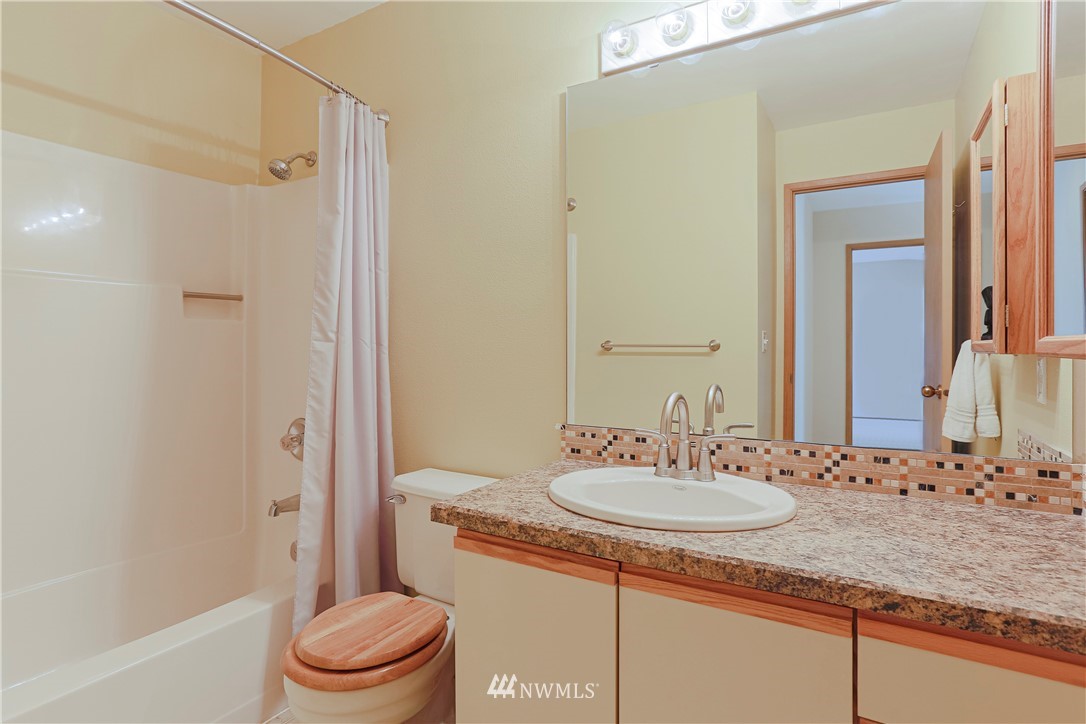 2070 Southeast 8th Place Renton, WA 98057 - Photo 25 of 38 Gallery Image 25