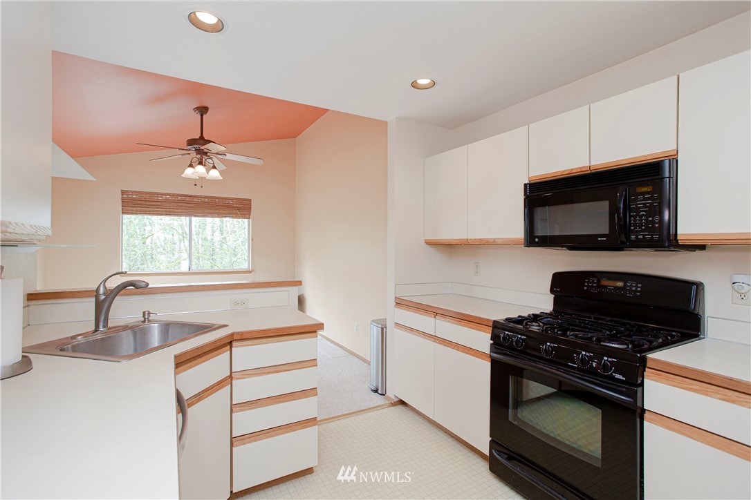 2070 Southeast 8th Place Renton, WA 98057 - Photo 4 of 38 Gallery Image 4