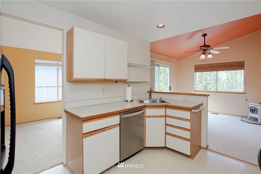 2070 Southeast 8th Place Renton, WA 98057 - Photo 5 of 38 Gallery Image 5