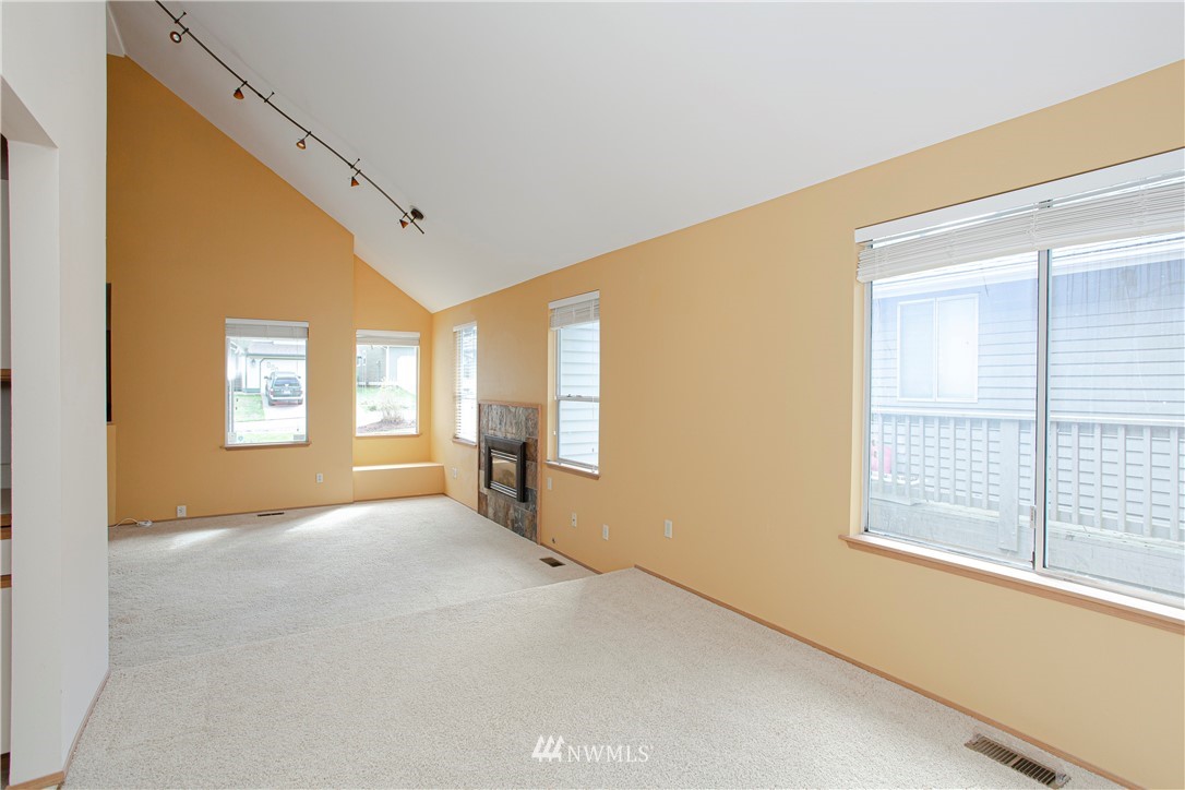 2070 Southeast 8th Place Renton, WA 98057 - Photo 9 of 38 Gallery Image 9