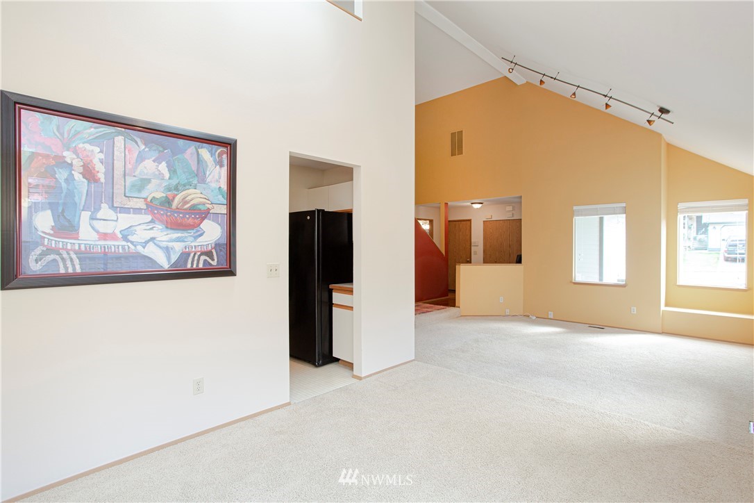 2070 Southeast 8th Place Renton, WA 98057 - Photo 10 of 38 Gallery Image 10