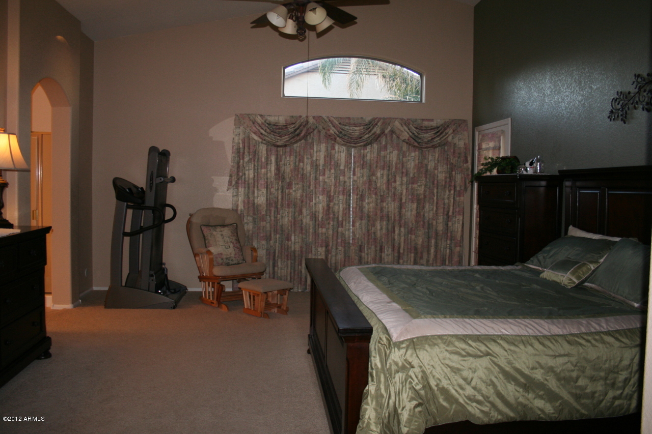 3847 East Simpson Road Gilbert, AZ 85297 - Photo 18 of 35 Master BRm sitting area