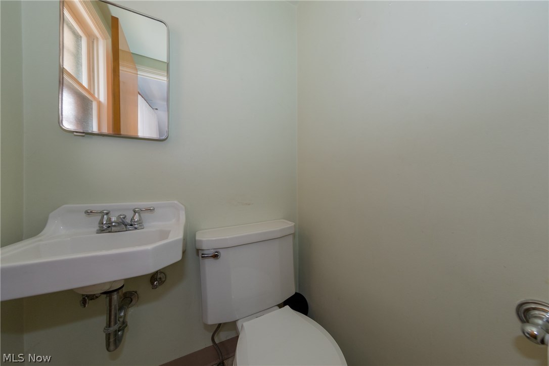 2369 Charney Road Cleveland, OH 44118 - Photo 14 of 33