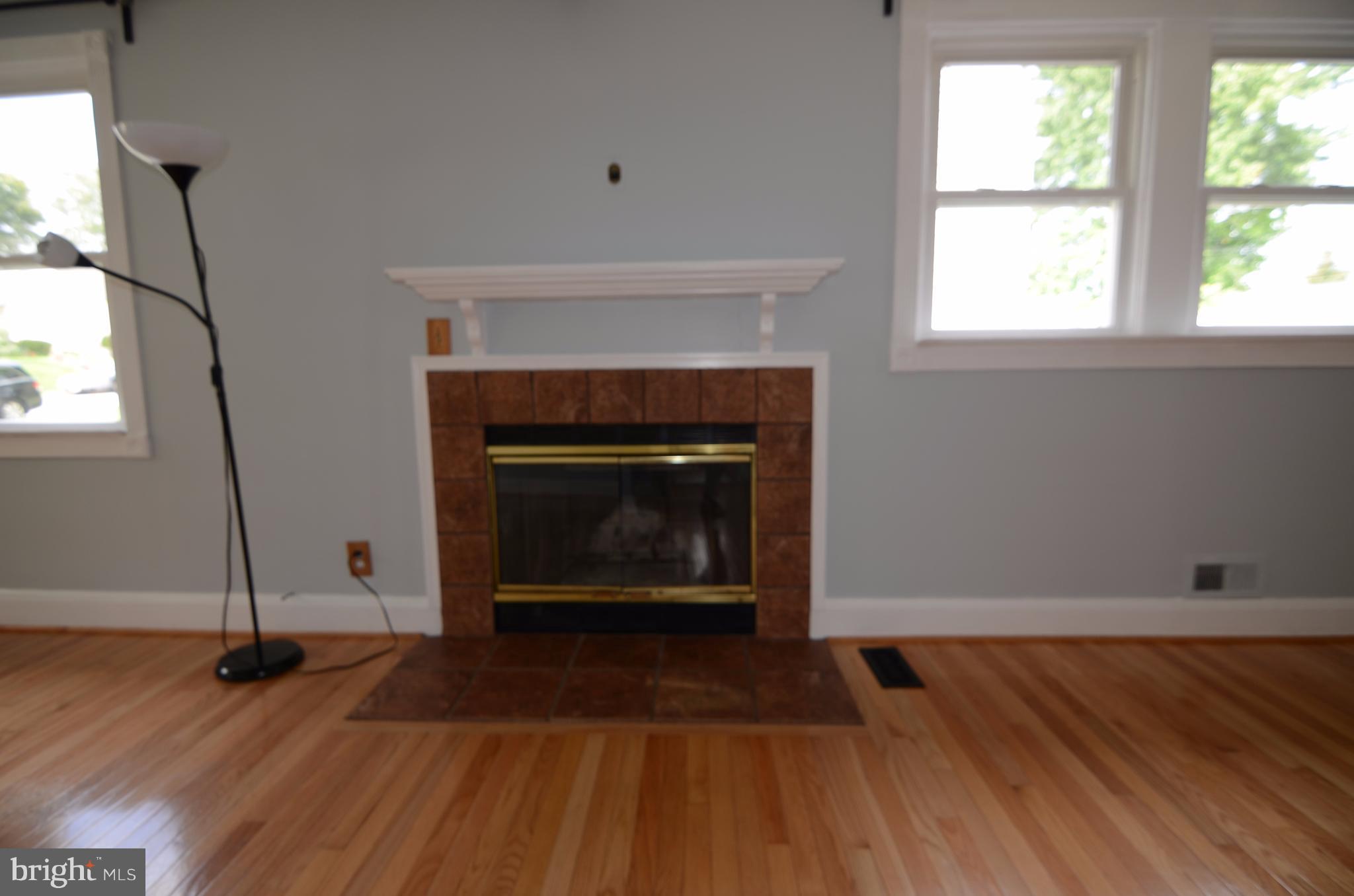 4216 Thorncliff Road Baltimore, MD 21236 - Photo 11 of 20 Wood burning fireplace