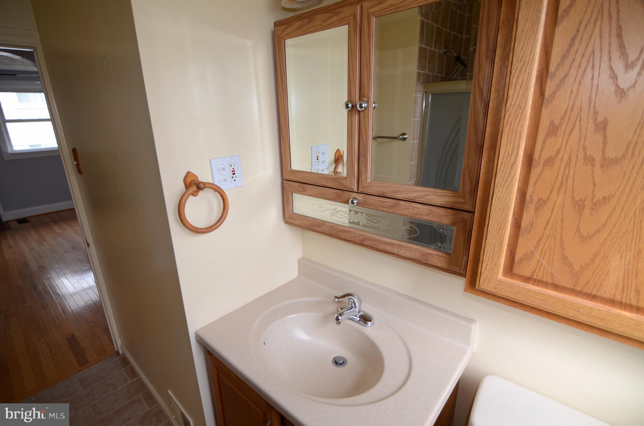 4216 Thorncliff Road Baltimore, MD 21236 - Photo 9 of 20 1st vflr Bath