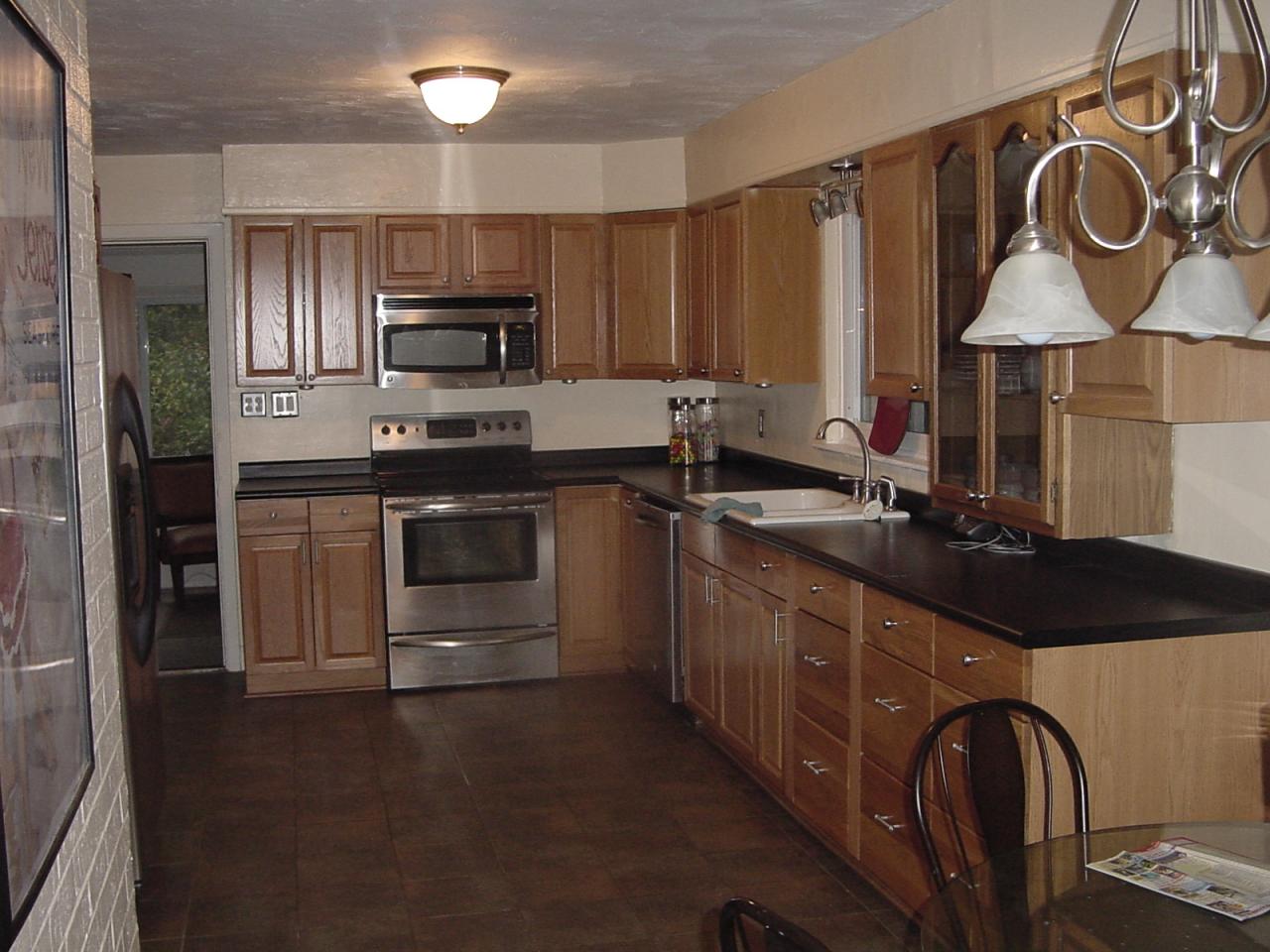 1555 Eton Road Southwest Roanoke, VA 24018 - Photo 5 of 24 Kitchen