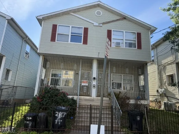 $2,550 | 287 Hunterdon Street, Unit 1, Newark, NJ 07103