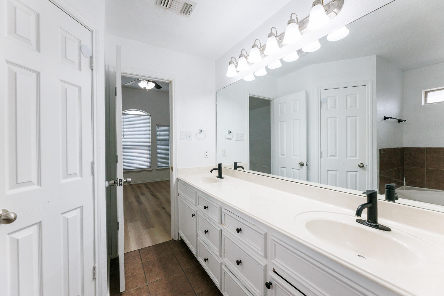 6906 37th Street Lubbock, TX 79407 - Photo 27 of 50 Primary Bathroom