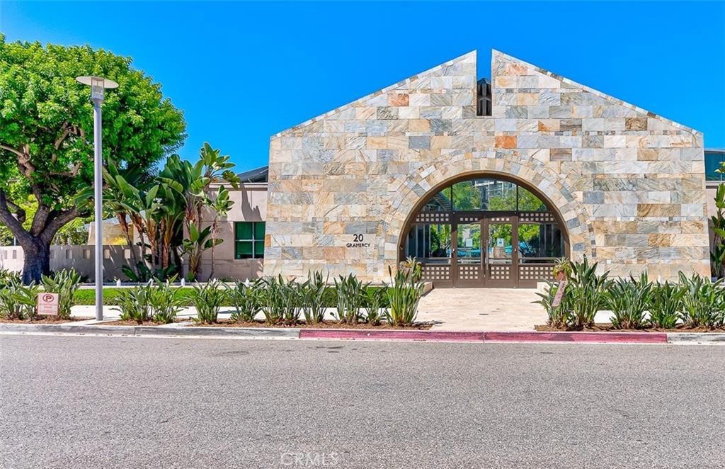 21 Gramercy, Unit 306 Irvine, CA 92612 - Photo 30 of 46 a large building with a sign broad