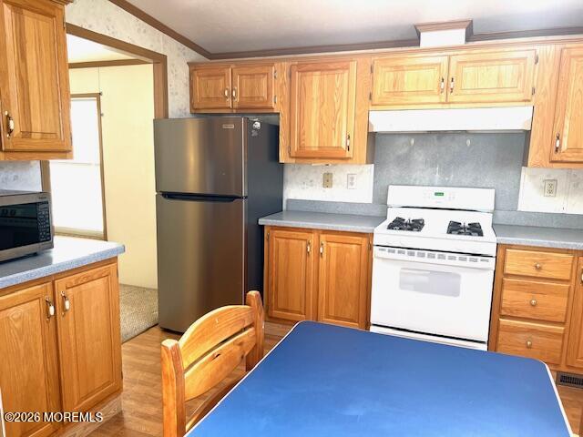 27 Pine Ridge Boulevard Whiting, NJ 08759 - Photo 7 of 36 a kitchen with a refrigerator and a stove