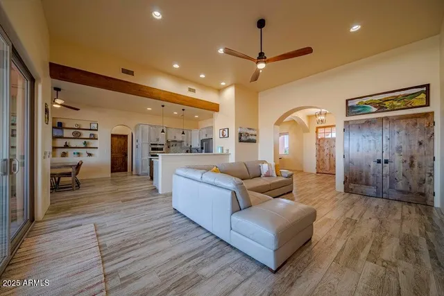 $3,200 | 335 Latigo Way, Wickenburg, AZ 85390