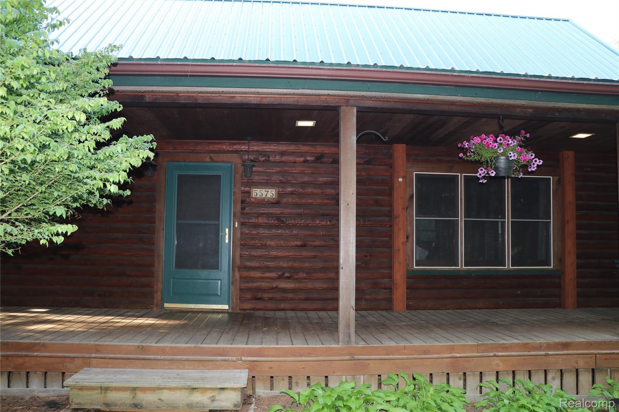 5575 Hasslick Road North Branch, MI 48461 - Photo 2 of 22 IMG_0241.JPG