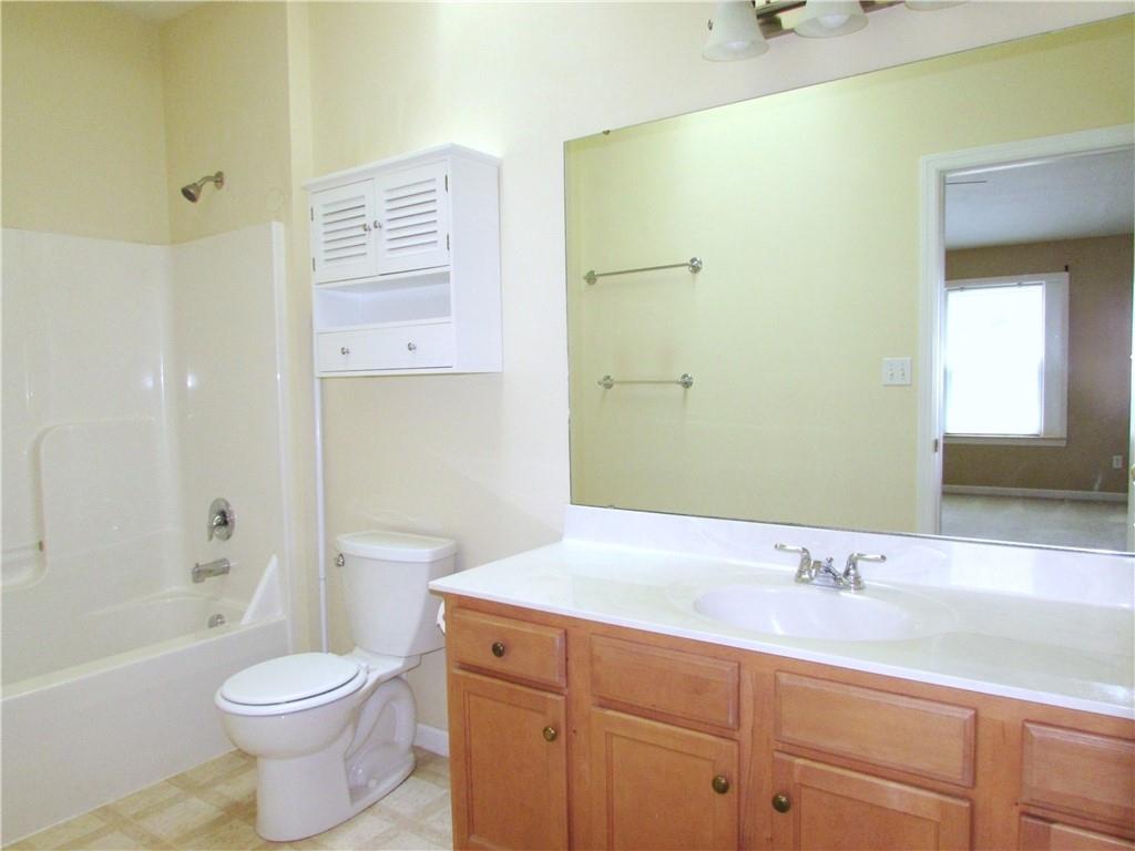 6921 Spring Valley Lane Export, PA 15632 - Photo 25 of 41 Lots of Cabinet & Counter Space in this Primary Bathroom.