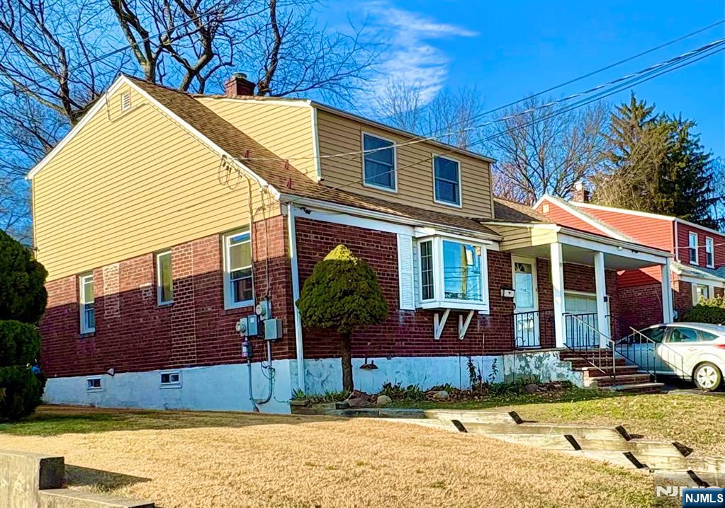 48 Sussex Road Bergenfield, NJ 07621 - Photo 2 of 10