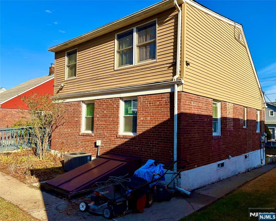 48 Sussex Road Bergenfield, NJ 07621 - Photo 3 of 10