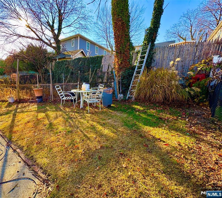 48 Sussex Road Bergenfield, NJ 07621 - Photo 4 of 10