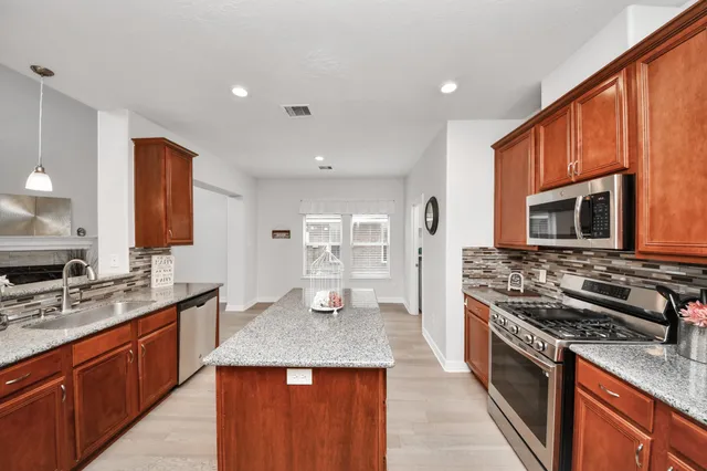 $337,500 | 8718 Sandusky Court, Tomball, TX 77375